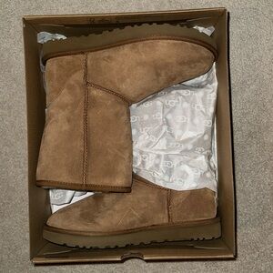 NWT UGG Woman Size 10 Classic Short Chestnut Boots
